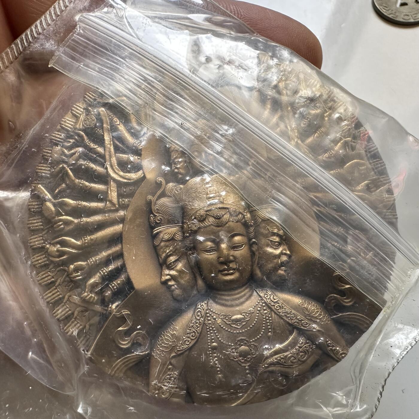 🌹外币初藏🌹🐯2026年第37场   每周二四六晚8️⃣点 接代拍 沈阳造币厂2015年 十一面观音千手观音 60mm-137g 黄铜大铜章 原封装