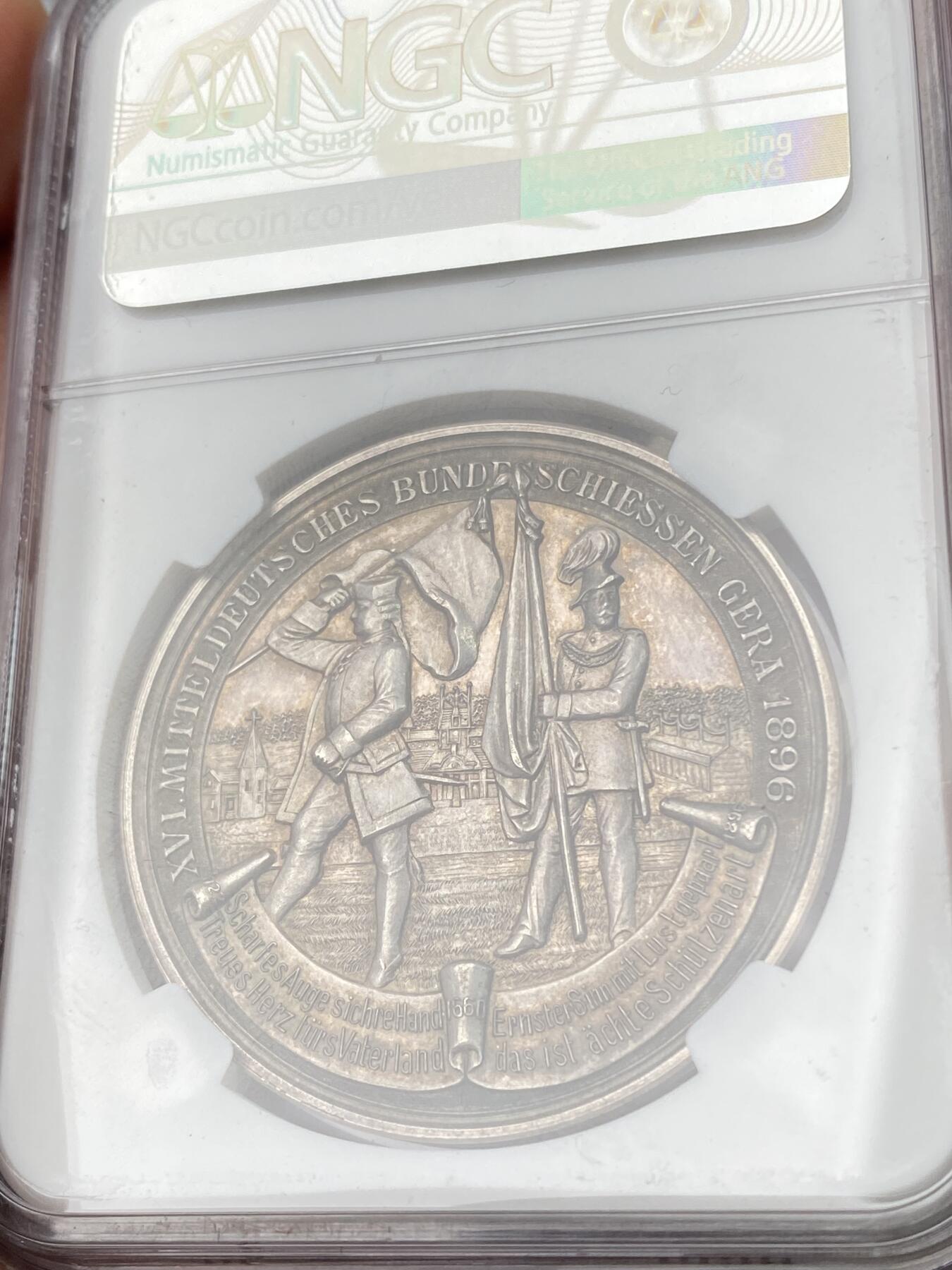 万国钱币拍卖第064期 NGC MS61 1896年德国中部罗伊斯联邦射击节纪念银章 罕见小邦罗伊斯亨利二十七世亲王侧像 背面冷热兵器交替士兵与射击景观图 珍稀品种 常见均为带吊环 
