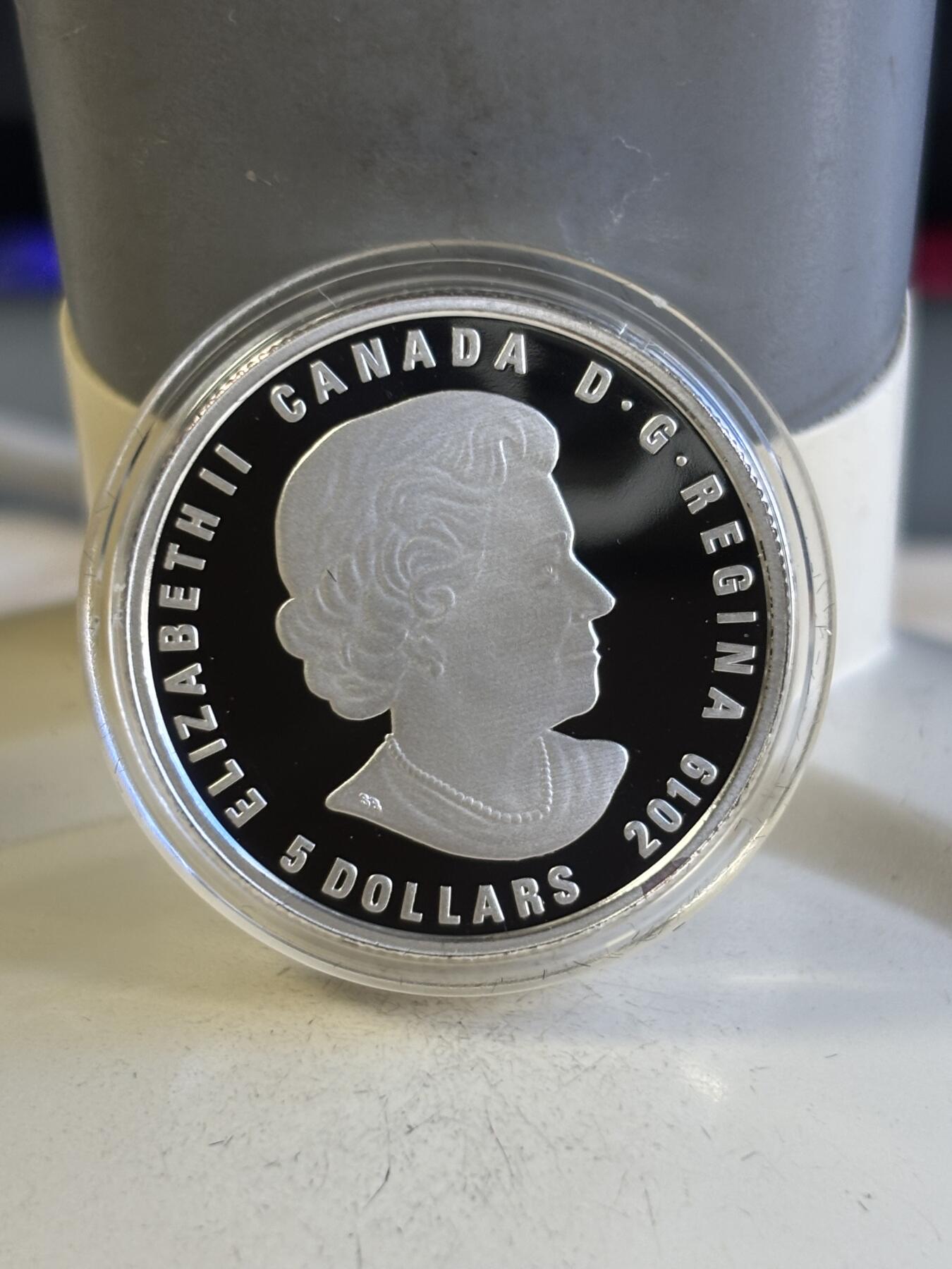 第196期拍卖 加拿大2019年十二星座系列10天秤座镶嵌水晶彩银币，9999银，70.96克，发行4000枚