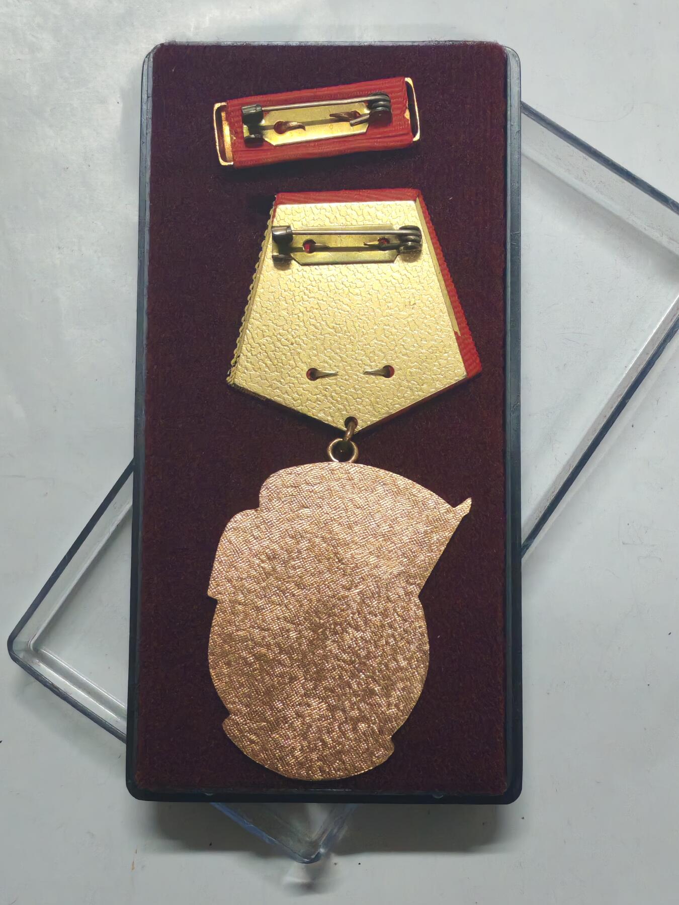 韵星假日军品类拍卖第51期  -- Rimey Holidays Militaria Auction 51 民主德国三级劳动红旗勋章带原盒略