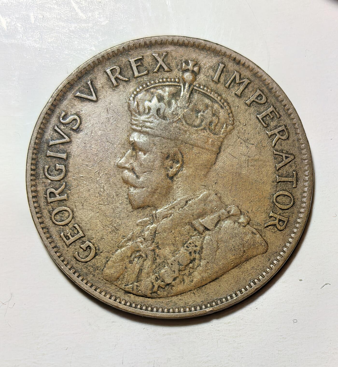 外国优质银币克朗币纪念章，每周六晚九点倒数截拍，满百包邮可寄存，持续收拍 南非联邦1926年1 便士铜币，正面为乔治五世国王像，背面是荷兰东印度公司帆船，是英联邦自治领南非的双语（英 / 阿非利卡语）流通币，见证了南非殖民史与本土认同。