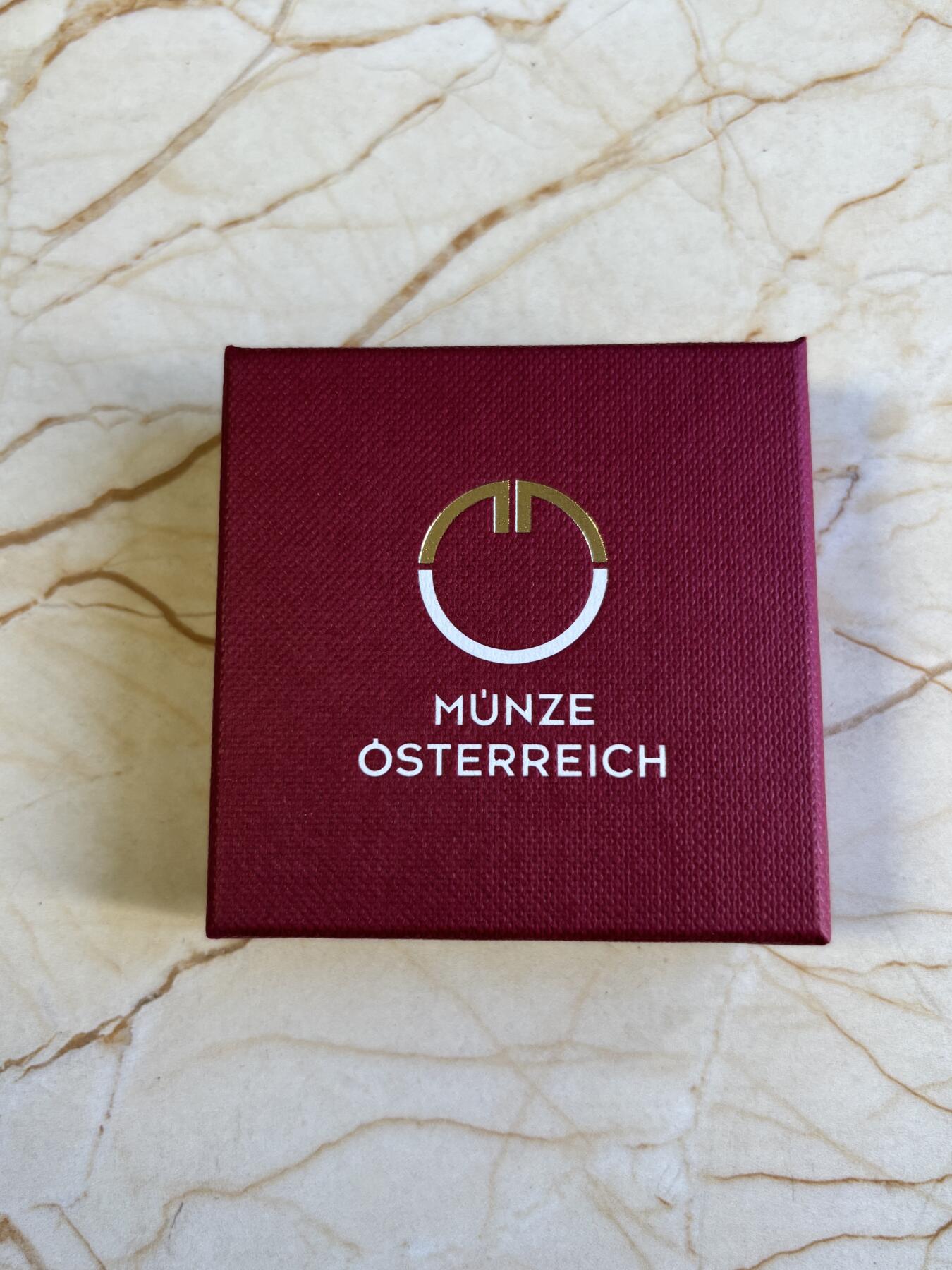 第196期拍卖 奥地利2014年进化论铌银镶嵌双色纪念币，900银998铌，10克/7.15克，