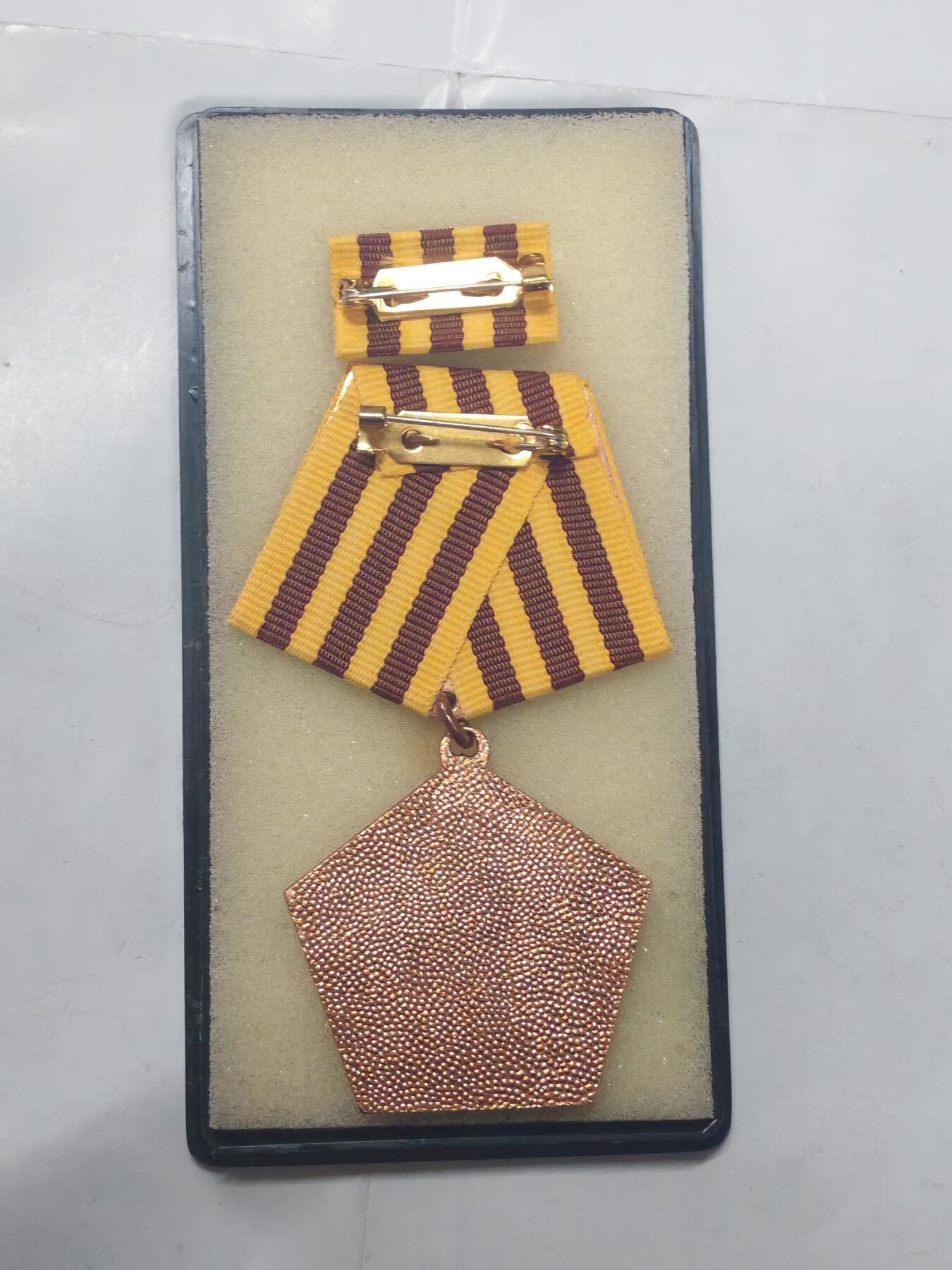 韵星假日军品类拍卖第51期  -- Rimey Holidays Militaria Auction 51 民主德国铜级为人民与祖国服务勋章带原盒略