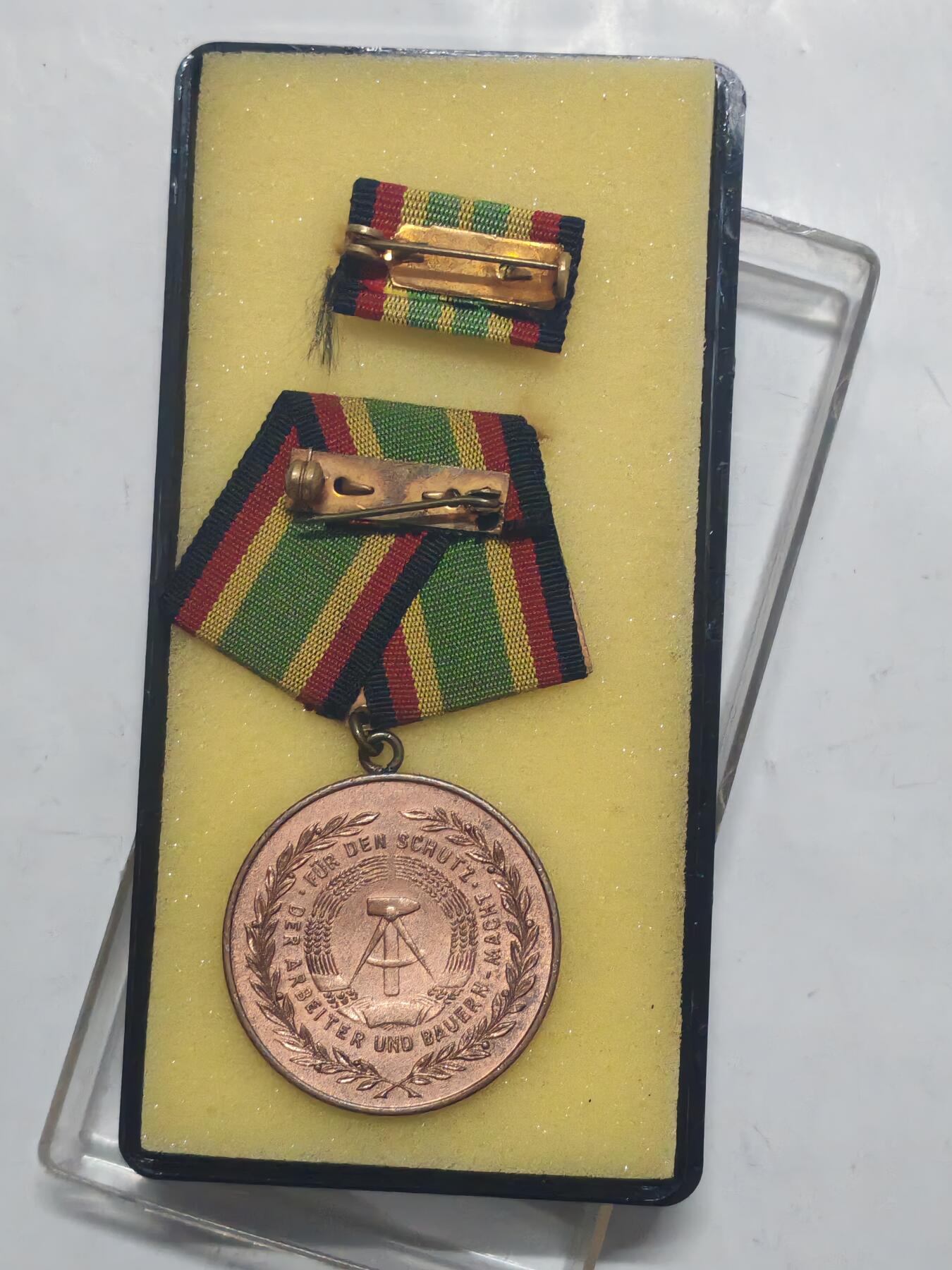 韵星假日军品类拍卖第51期  -- Rimey Holidays Militaria Auction 51 民主德国铜级人民军忠诚服务奖章带原盒特级略