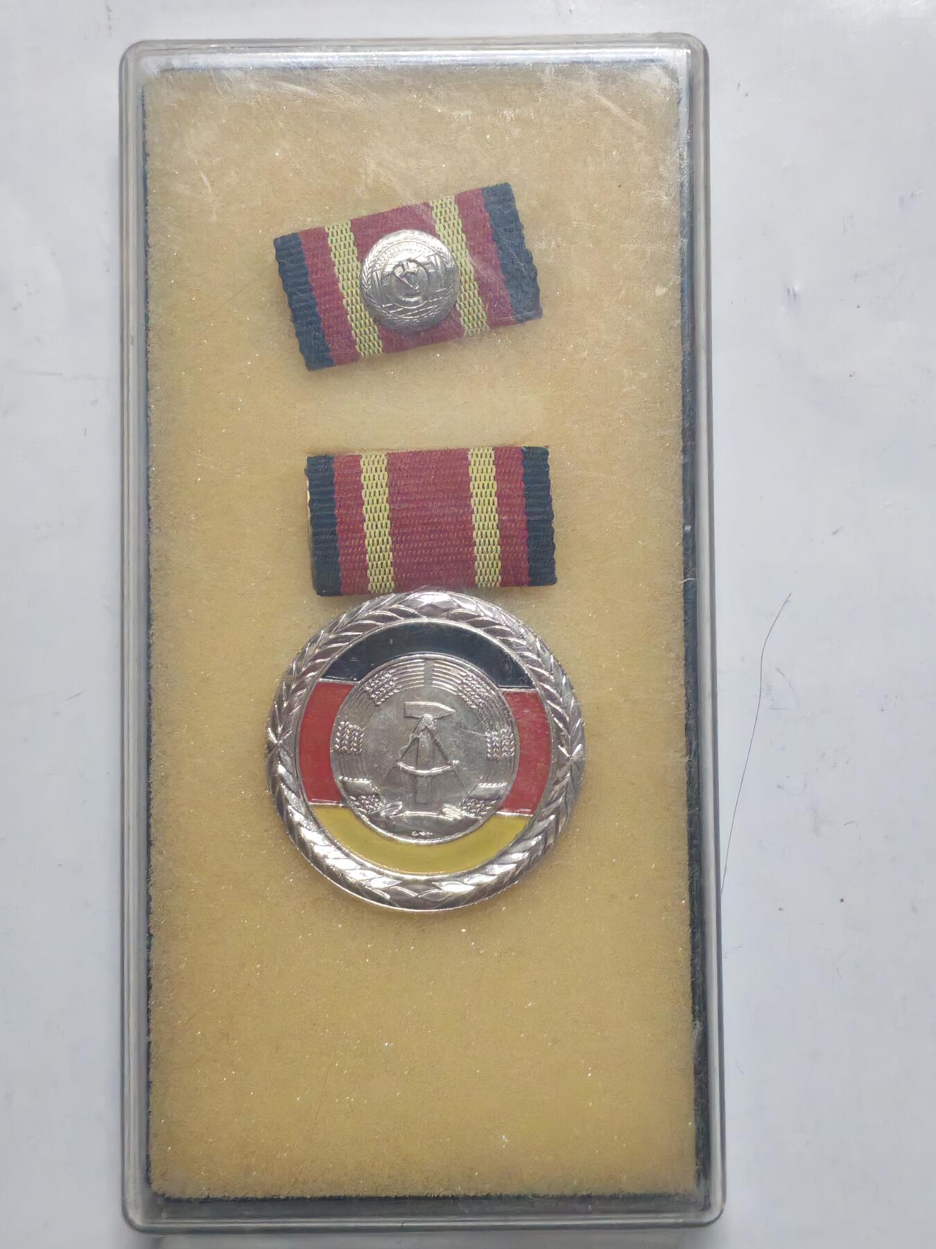 韵星假日军品类拍卖第51期  -- Rimey Holidays Militaria Auction 51 民主德国国家功勋奖章带原盒略 早期版本 最高级奖章