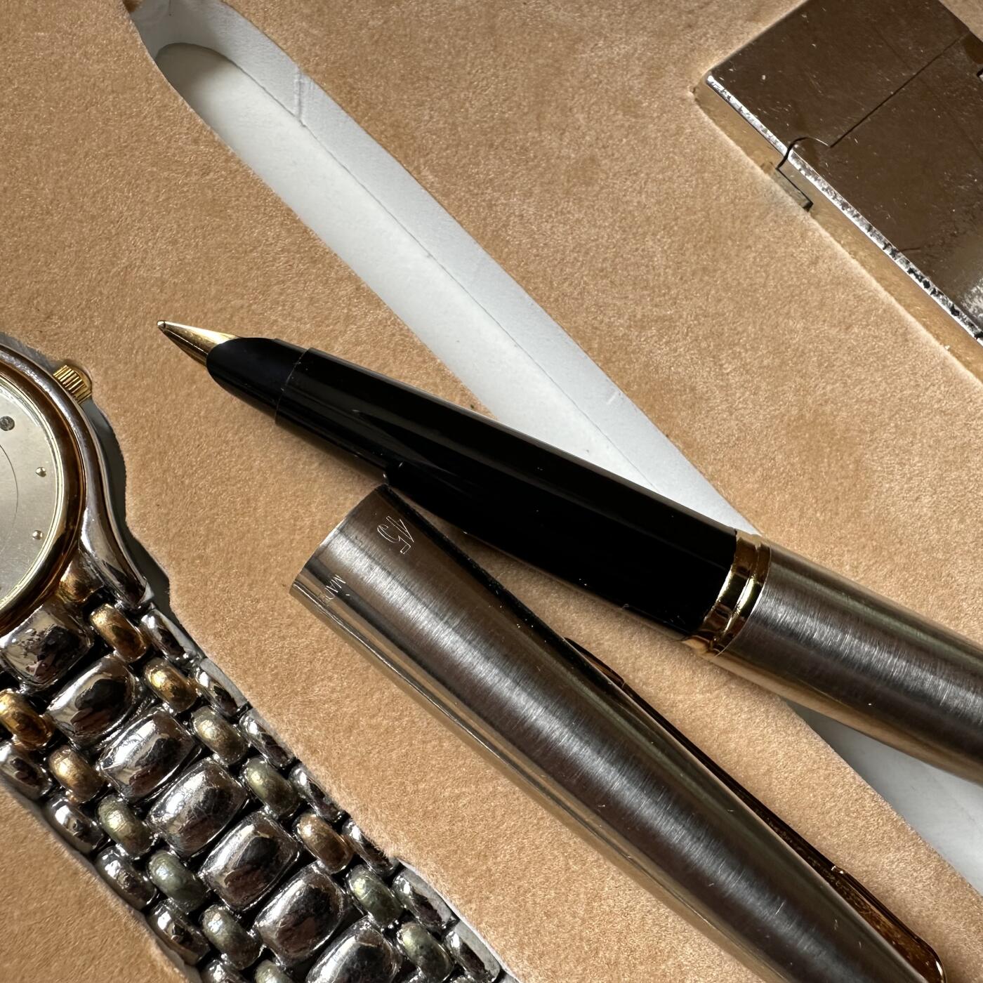 🌹外币初藏🌹🐯2026年第37场   每周二四六晚8️⃣点 接代拍 企业定制版真皮丝绒礼盒 手表钢笔打火机 套装