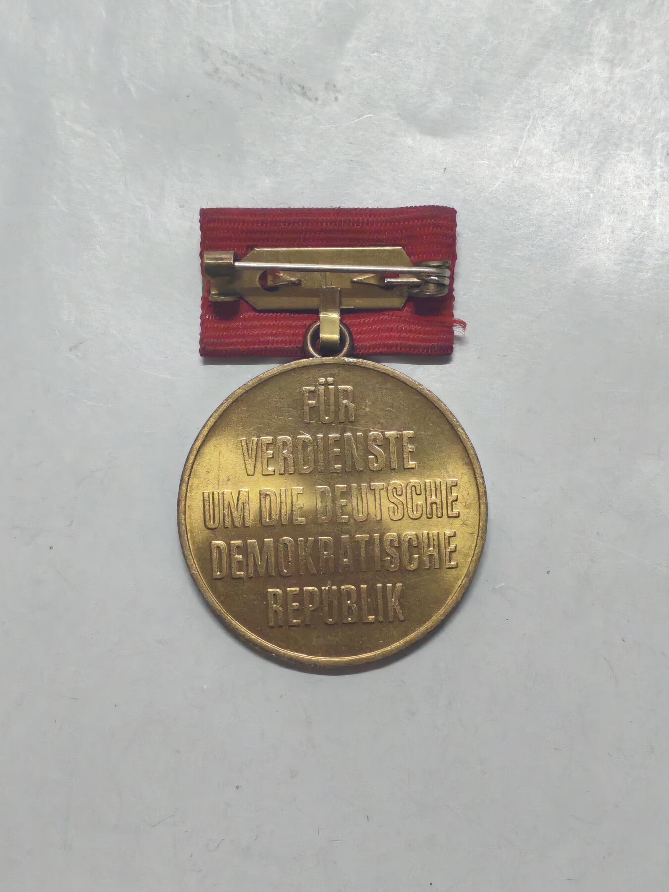 韵星假日军品类拍卖第51期  -- Rimey Holidays Militaria Auction 51 民主德国成立四十周年纪念奖章