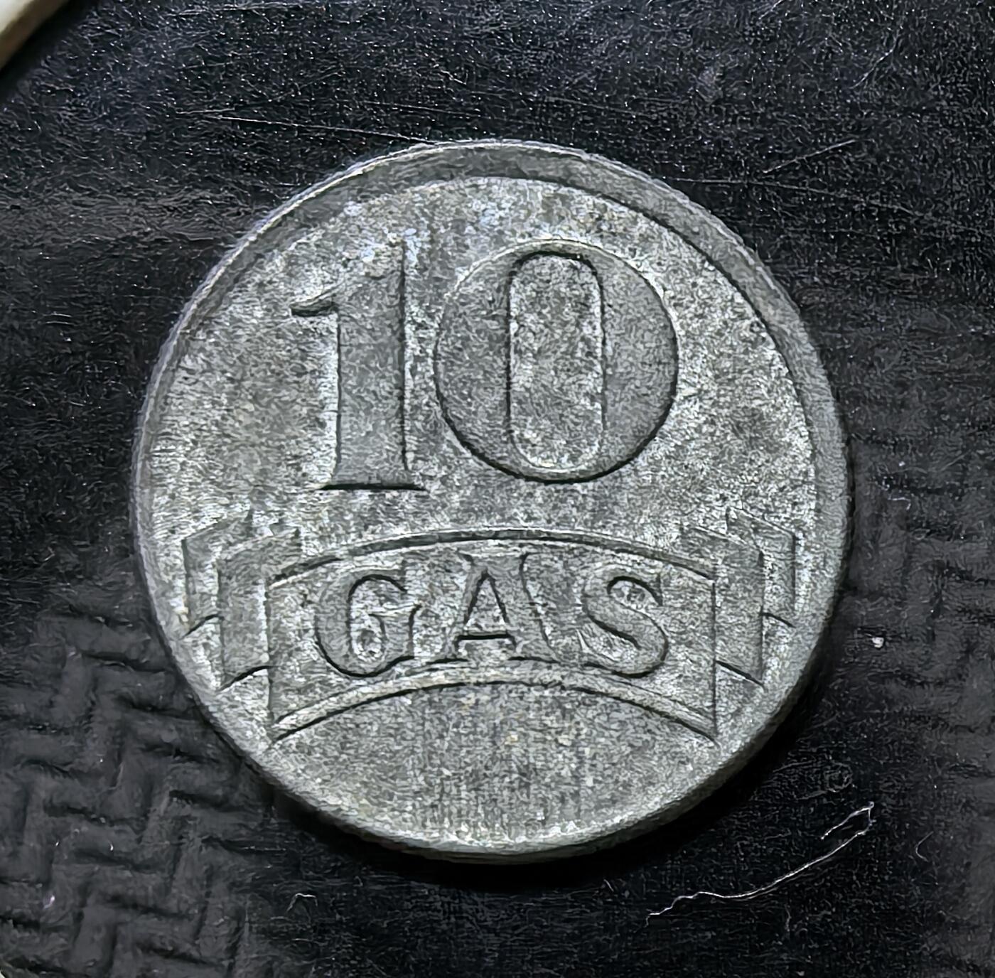 外国优质银币克朗币纪念章，每周六晚九点倒数截拍，满百包邮可寄存，持续收拍 荷兰哈灵根市1942年10GAS待用币，用于兑换煤气服务或商品，是 20 世纪荷兰市政公用事业的实物见证，承载了近代城市公共服务的历史印记。