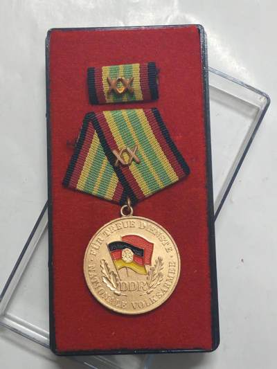 韵星假日军品类拍卖第51期  -- Rimey Holidays Militaria Auction 51 - 民主德国特级人民军忠诚服务奖章带原盒略 高级人民军奖章 少见 保存完好