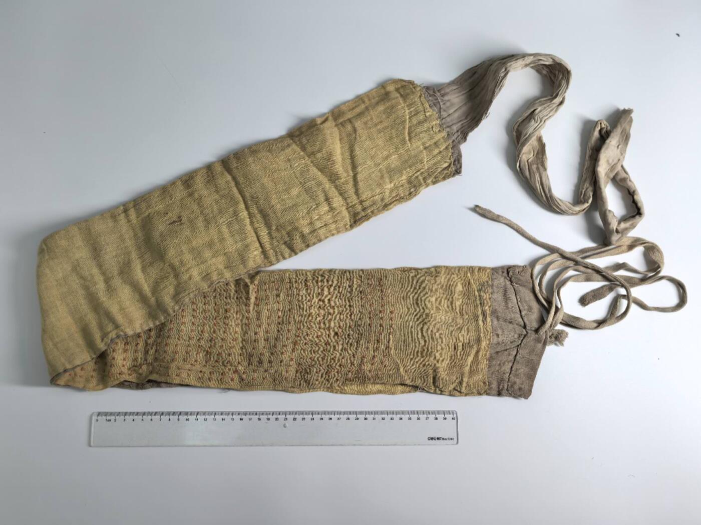 小驴勋章奖章收藏4月4日周六晚六点拍卖（珍爱和平，收藏战争，铭记历史，勿忘国耻，忠党爱国。有偿代拍，送拍规则在简介最后，参拍须阅读规则后再参拍，关系到运费包装发货时效真假辨别等关键信息，拍卖时不再发原图，看大图店主微信码在拍卖店铺介绍里） 鬼子千人针，很少能见到