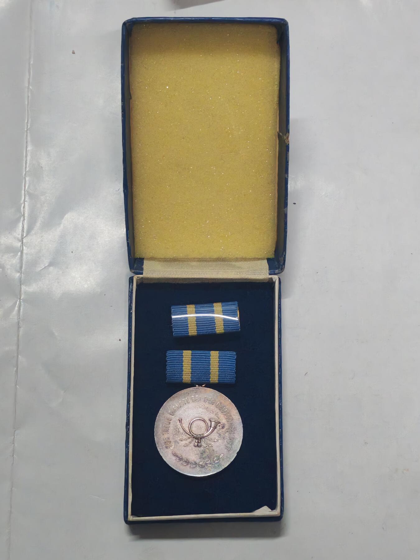 韵星假日军品类拍卖第51期  -- Rimey Holidays Militaria Auction 51 民主德国邮政部忠诚服务奖章带原盒略