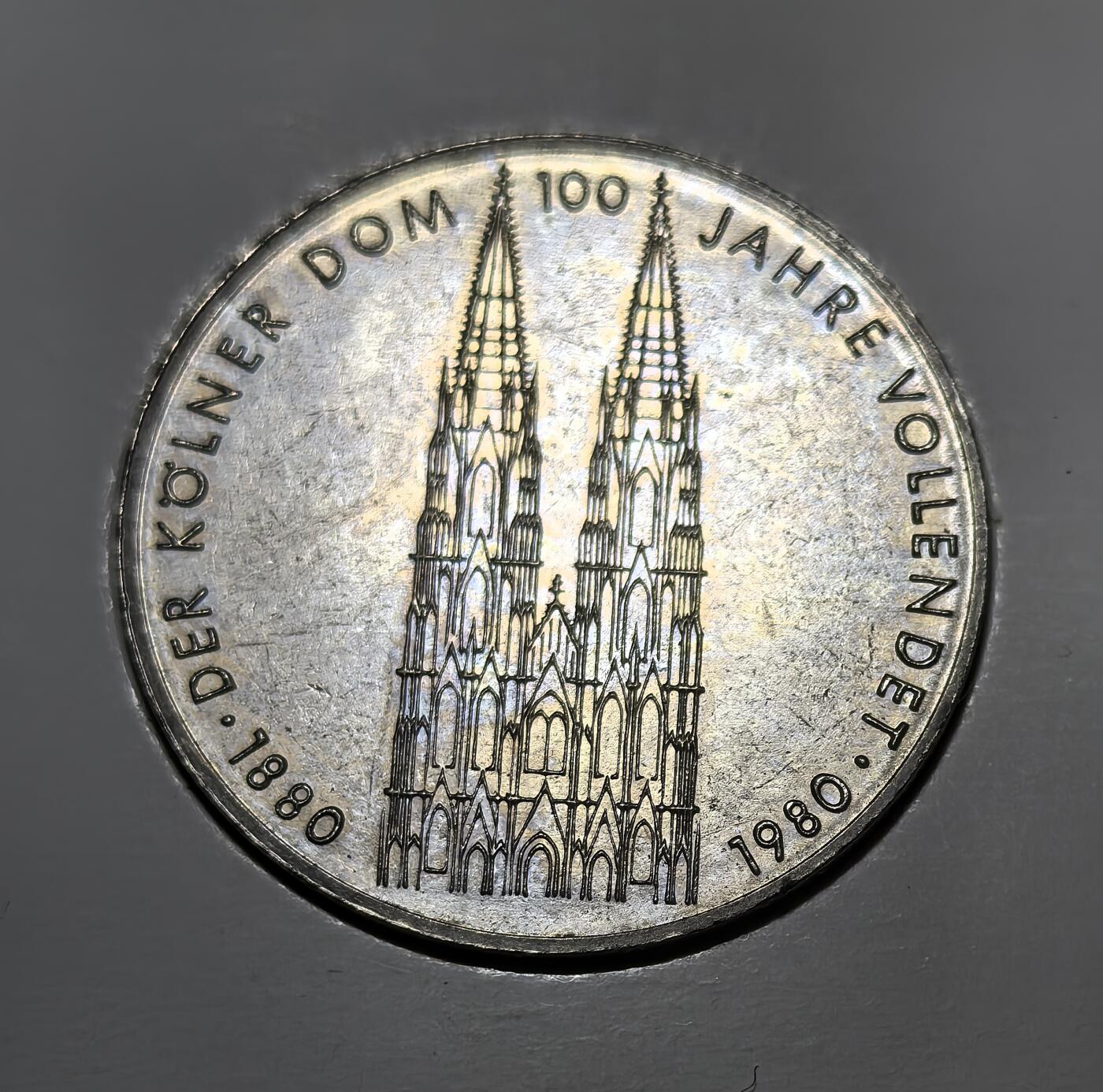 外国优质银币克朗币纪念章，每周六晚九点倒数截拍，满百包邮可寄存，持续收拍 西德1980年科隆大教堂竣工百年5马克纪念币，是战后西德经济繁荣与文化认同的体现，见证了德国的重建历程。