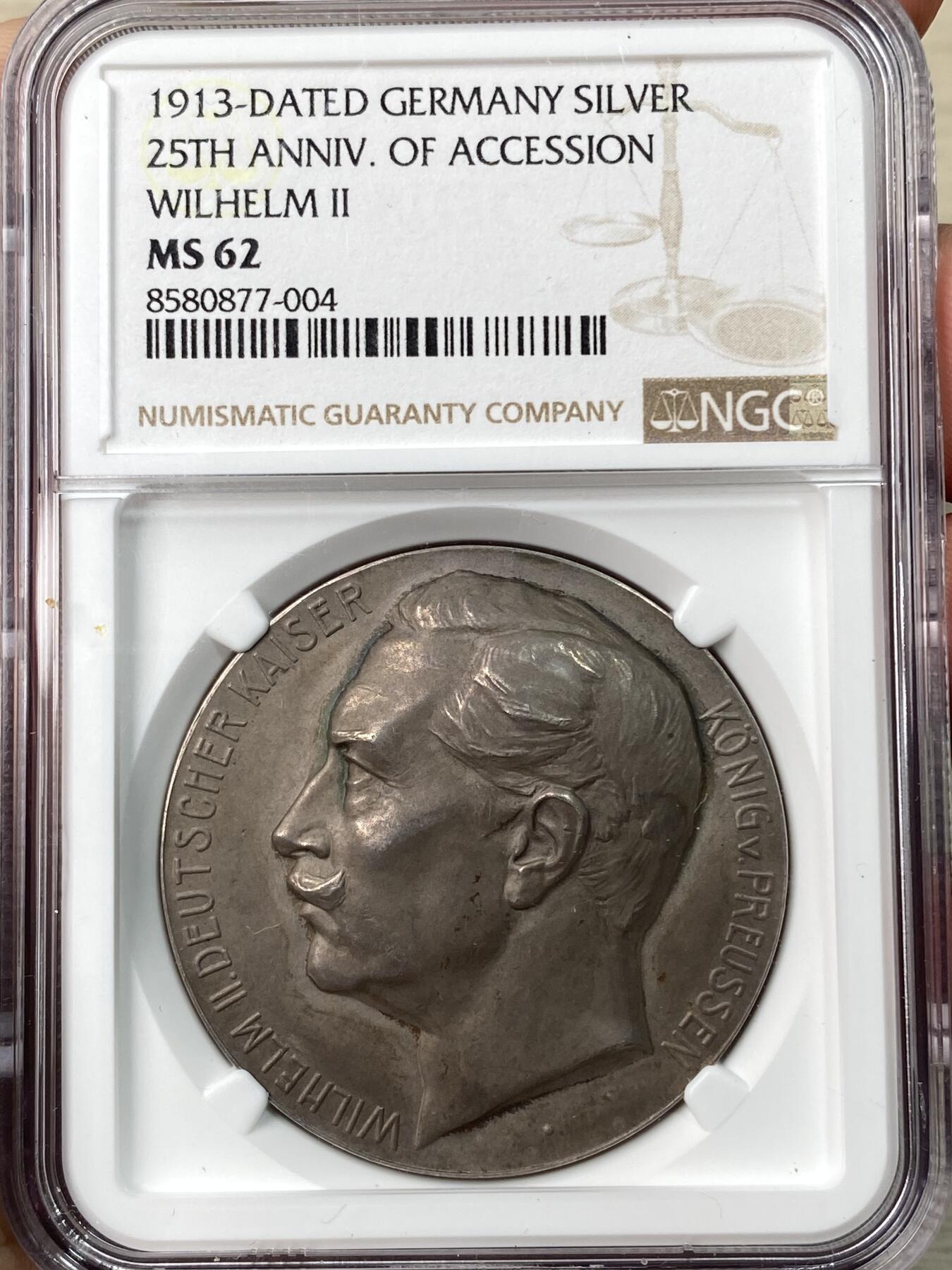 万国钱币拍卖第064期 NGC MS62 1913年德国德意志人民的皇帝威廉二世执政25周年纪念银章 罕见品种威廉二世侧相眼神坚毅 帝国鹰霸气回眸 仅见品种唯一冠军分