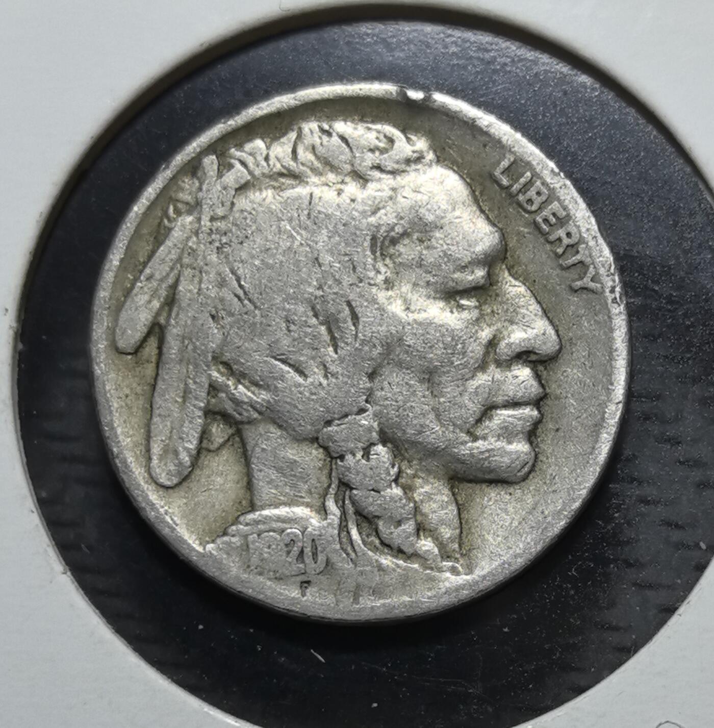 外国优质银币克朗币纪念章，每周六晚九点倒数截拍，满百包邮可寄存，持续收拍 美国1920年野牛镍币，正面为印第安人侧像，背面是美洲野牛，是美国 20 世纪经典流通币，象征西部开拓史与原住民文化。