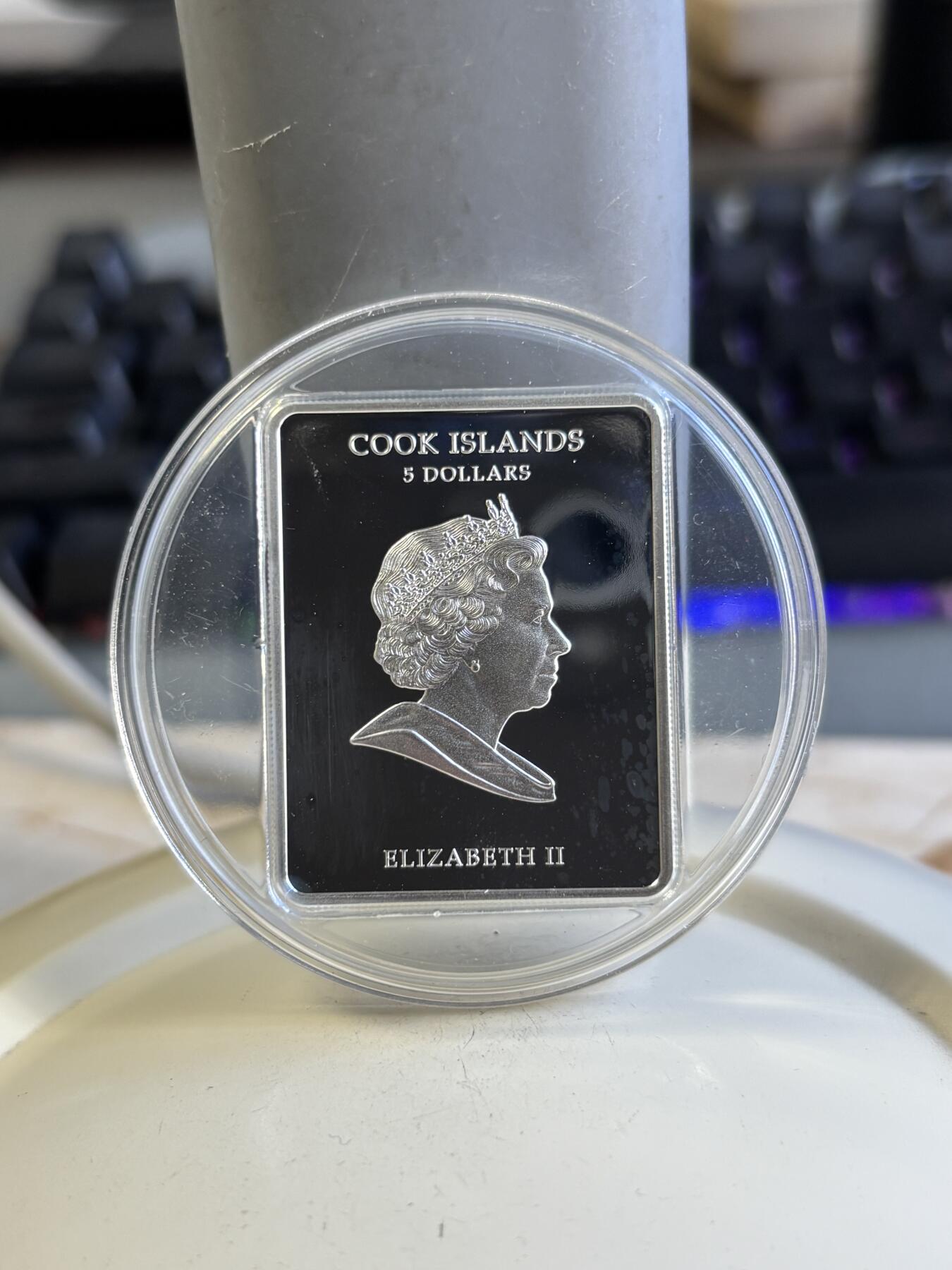 第196期拍卖 2008年库克5元镶施瓦洛世奇水晶部分镀金精制银币 教皇本笃十六系列-迈向更新之年的开端 25克925银 发行量：5000枚