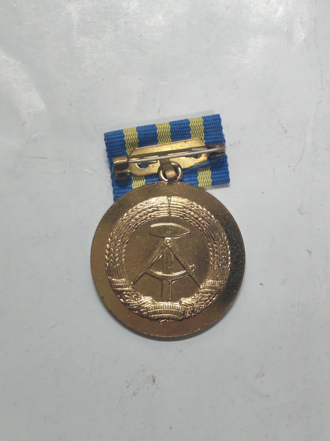 韵星假日军品类拍卖第51期  -- Rimey Holidays Militaria Auction 51 民主德国金级邮政部忠诚服务奖章