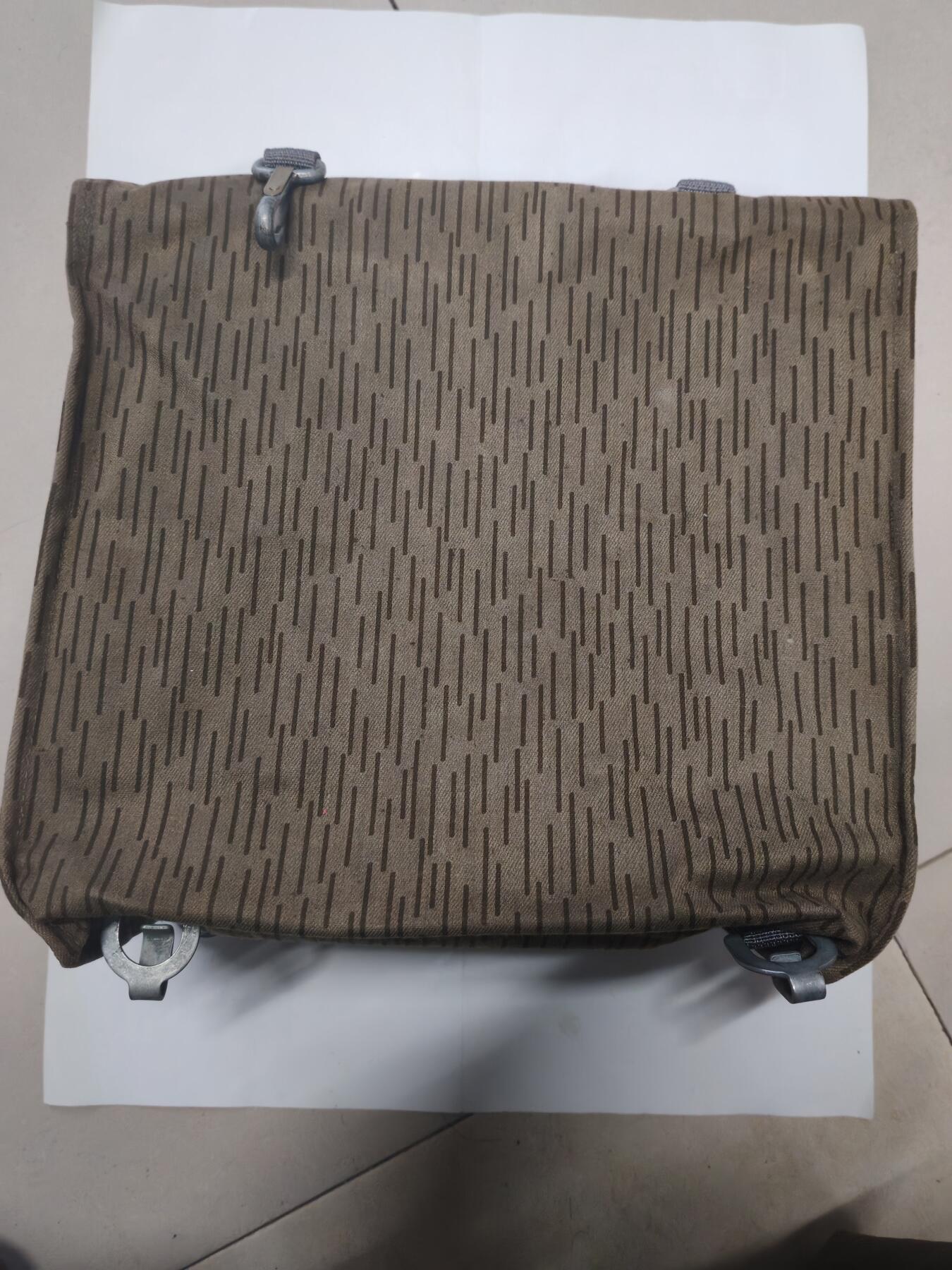 韵星假日军品类拍卖第51期  -- Rimey Holidays Militaria Auction 51 民主德国野战雨点迷彩挎包 保存完好没有虫蛀 