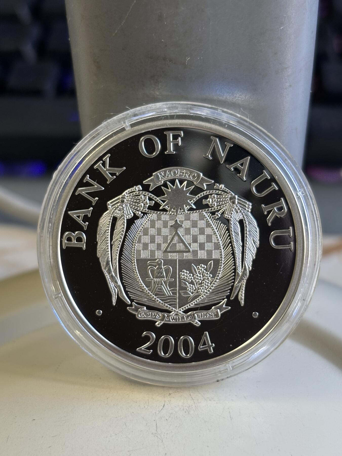 第196期拍卖 瑙鲁2004年建筑奇观德累斯顿圣母大教堂立体银币带证书，999银镀金，1盎司/2.17克，发行7500枚