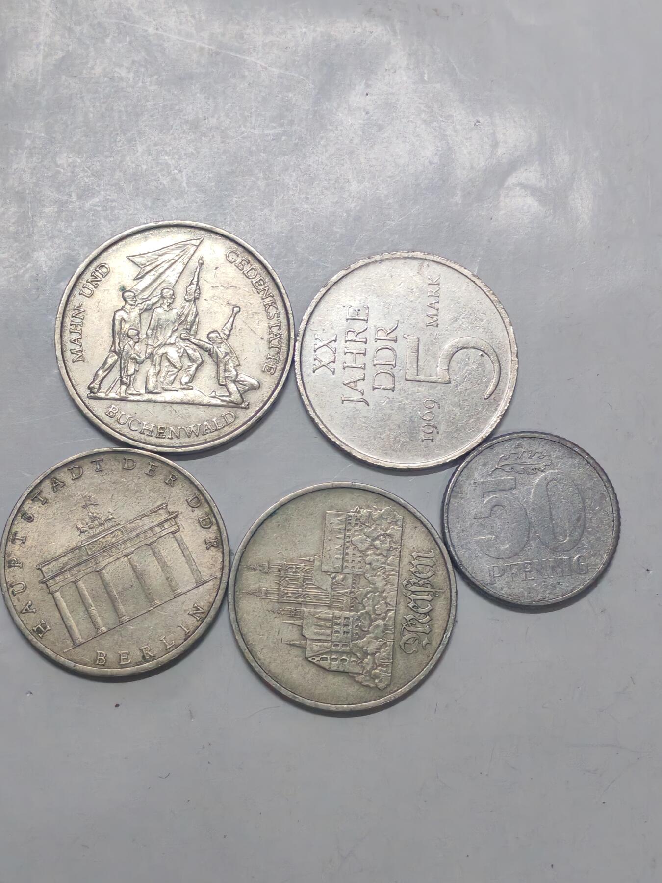 韵星假日军品类拍卖第51期  -- Rimey Holidays Militaria Auction 51 民主德国纪念币马克一组