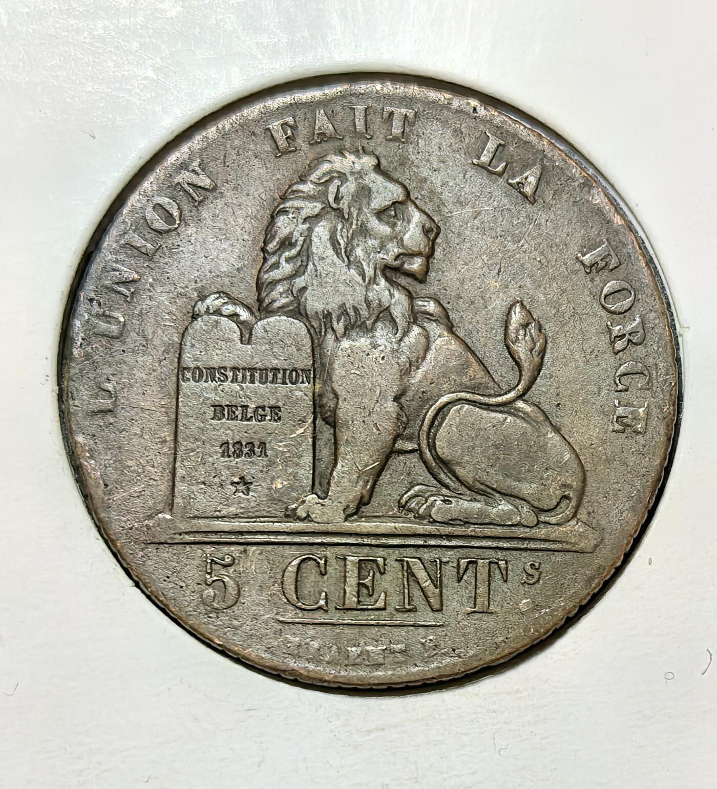 外国优质银币克朗币纪念章，每周六晚九点倒数截拍，满百包邮可寄存，持续收拍 稀少比利时利奥波德一世1831 年5 分铜币，正面为国王花押与皇冠，背面是比利时立狮与宪法碑，是比利时独立建国后首套流通币，见证了其民族国家的诞生