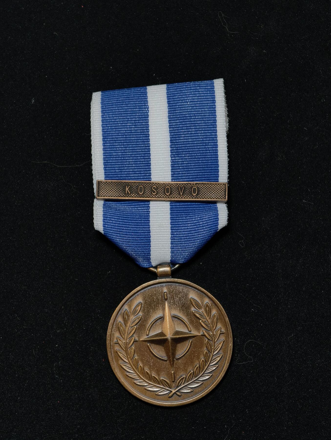 凯旋世界勋赏（第23期）（欢迎送拍）（对拍品有疑问请询问客服，不接受到手刀，出价默认拍品品相。请认真阅读拍卖规则！出价默认已认可！）（收到货请录制开箱视频，无视频概不处理问题。） 北约科索沃奖章