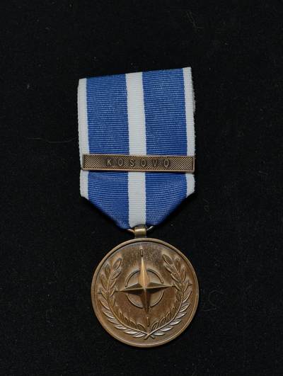 凯旋世界勋赏（第23期）（欢迎送拍）（对拍品有疑问请询问客服，不接受到手刀，出价默认拍品品相。请认真阅读拍卖规则！出价默认已认可！）（收到货请录制开箱视频，无视频概不处理问题。） - 北约科索沃奖章