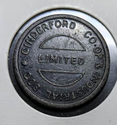 外国优质银币克朗币纪念章，每周六晚九点倒数截拍，满百包邮可寄存，持续收拍 - 英国辛德福德工业合作社1 品脱（1 Pint）代用币直径25mm，用于合作社内部兑换牛奶等商品，是 20 世纪英国合作社经济与地方商业的实物见证。