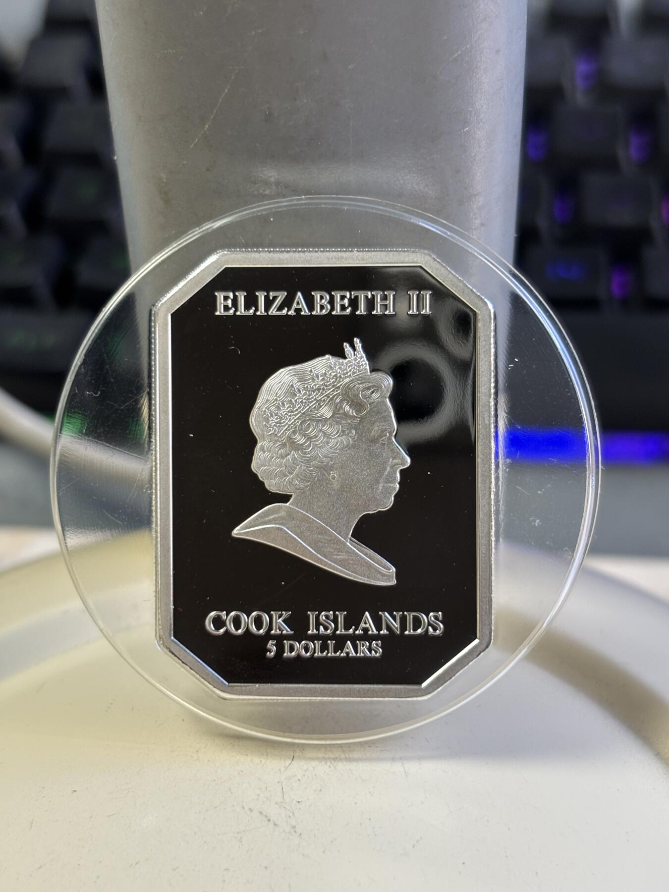 第196期拍卖 库克2009年梵蒂冈艺术圣母怜子镶嵌水晶纪念银币，925银，25克