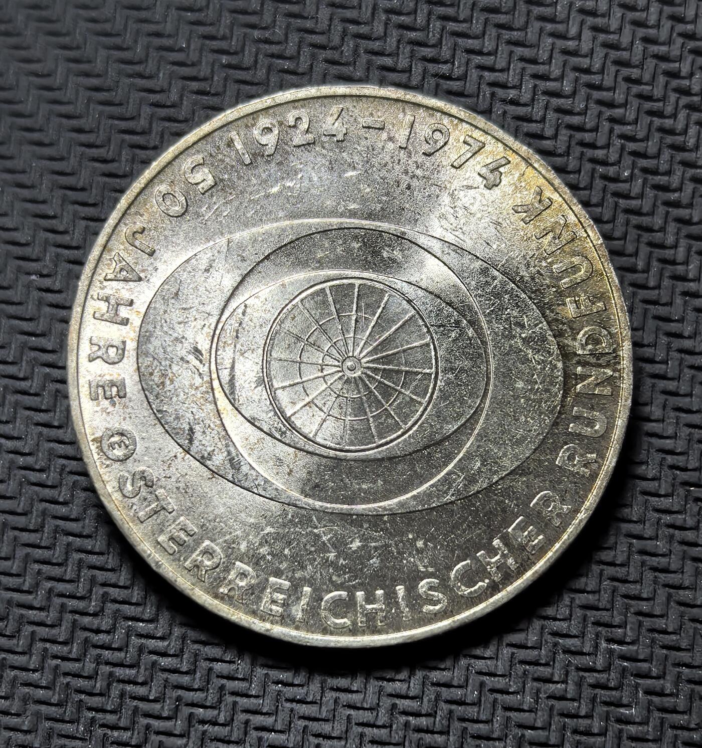 外国优质银币克朗币纪念章，每周六晚九点倒数截拍，满百包邮可寄存，持续收拍