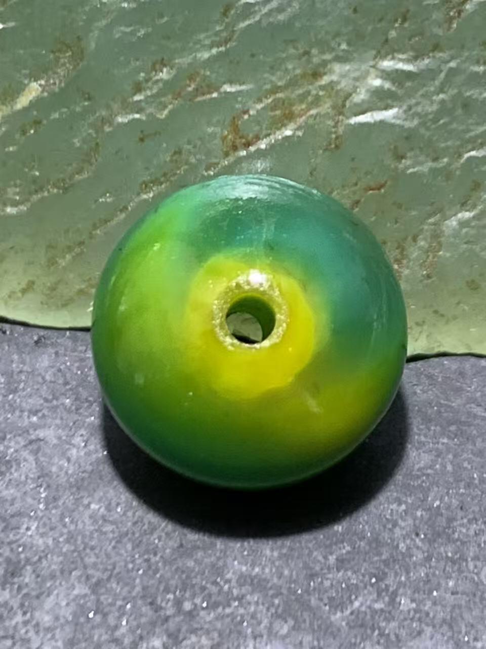 精美高玉化缠丝玛瑙随形碟珠一颗，