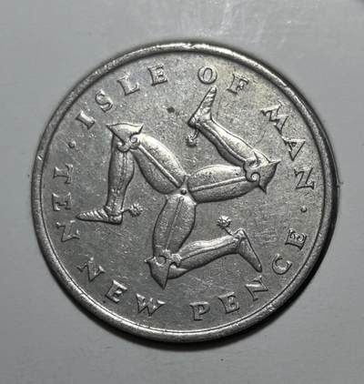 外国优质银币克朗币纪念章，每周六晚九点倒数截拍，满百包邮可寄存，持续收拍 - 马恩岛英皇家属地1975 年10 新便士，背面为马恩岛标志性 “三曲腿” 纹章，正面是伊丽莎白二世像，是马恩岛英联邦自治地位与本土文化的历史见证。