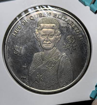 外国优质银币克朗币纪念章，每周六晚九点倒数截拍，满百包邮可寄存，持续收拍 - 英属维尔京群岛2012年伊丽莎白二世登基钻禧 1 元纪念币，正面为女王今昔双头像，背面以正装肖像与玫瑰纪念其在位 60 周年，见证英联邦海外领地的王室纪念传统。