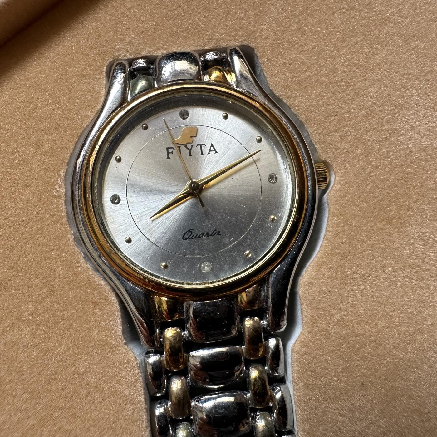 🌹外币初藏🌹🐯2026年第37场   每周二四六晚8️⃣点 接代拍 企业定制版真皮丝绒礼盒 手表钢笔打火机 套装