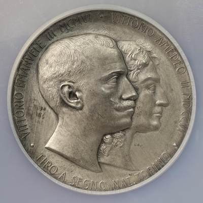 万国钱币拍卖第064期 - NGC MS64 1906年意大利伊曼纽尔三世都灵战役200周年纪念大银章 皇室夫妇侧像  极其罕见的意系超大规格银章 MATTE哑光质感 艺术风格非常惹眼