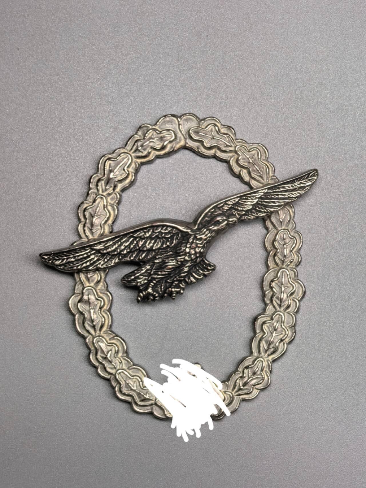 小驴勋章奖章收藏4月4日周六晚六点拍卖（珍爱和平，收藏战争，铭记历史，勿忘国耻，忠党爱国。有偿代拍，送拍规则在简介最后，参拍须阅读规则后再参拍，关系到运费包装发货时效真假辨别等关键信息，拍卖时不再发原图，看大图店主微信码在拍卖店铺介绍里）