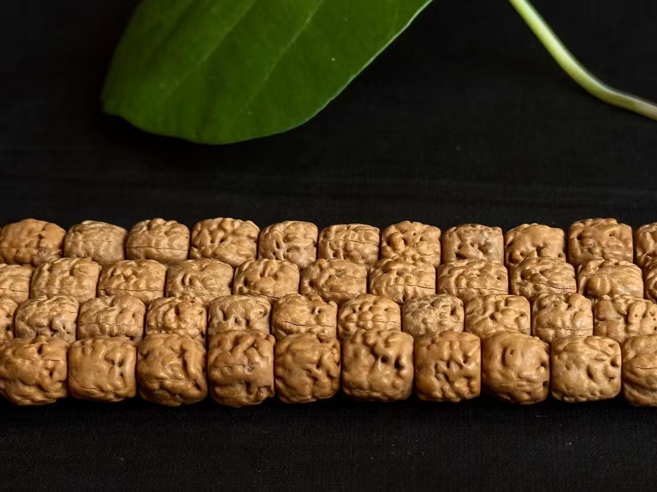 零元拍：龙切 五爪金龙小佛手长串6.5 MM左右，非常容易变红，坊间人称三日红，很容易有盘玩成就感。