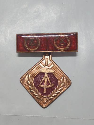 韵星假日军品类拍卖第51期  -- Rimey Holidays Militaria Auction 51 - 民主德国个人劳动荣誉奖章两次获得