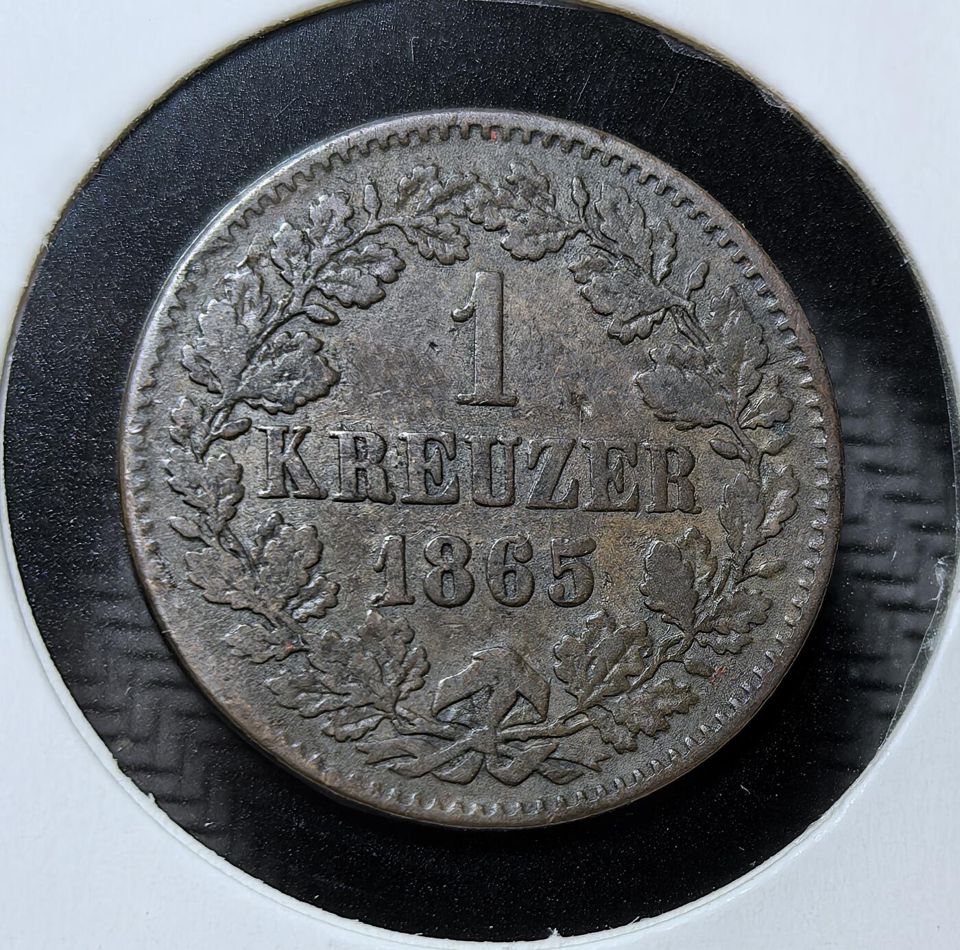 外国优质银币克朗币纪念章，每周六晚九点倒数截拍，满百包邮可寄存，持续收拍 巴登大公国1865年1克鲁泽铜币，属弗里德里希一世统治时期的流通币。以铜铸造，面值 1 克鲁泽，是德意志邦联时期的小额交易货币，见证了德国统一前的地方货币体系。