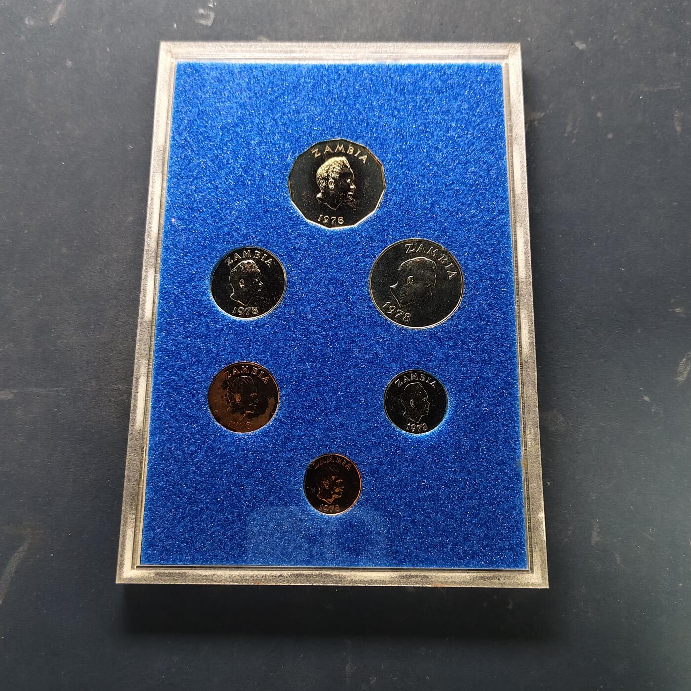 【全场包邮】纯粹捡漏拍519场 赞比亚1978年官方发行皇家厂经典信封装精制套币-PS5