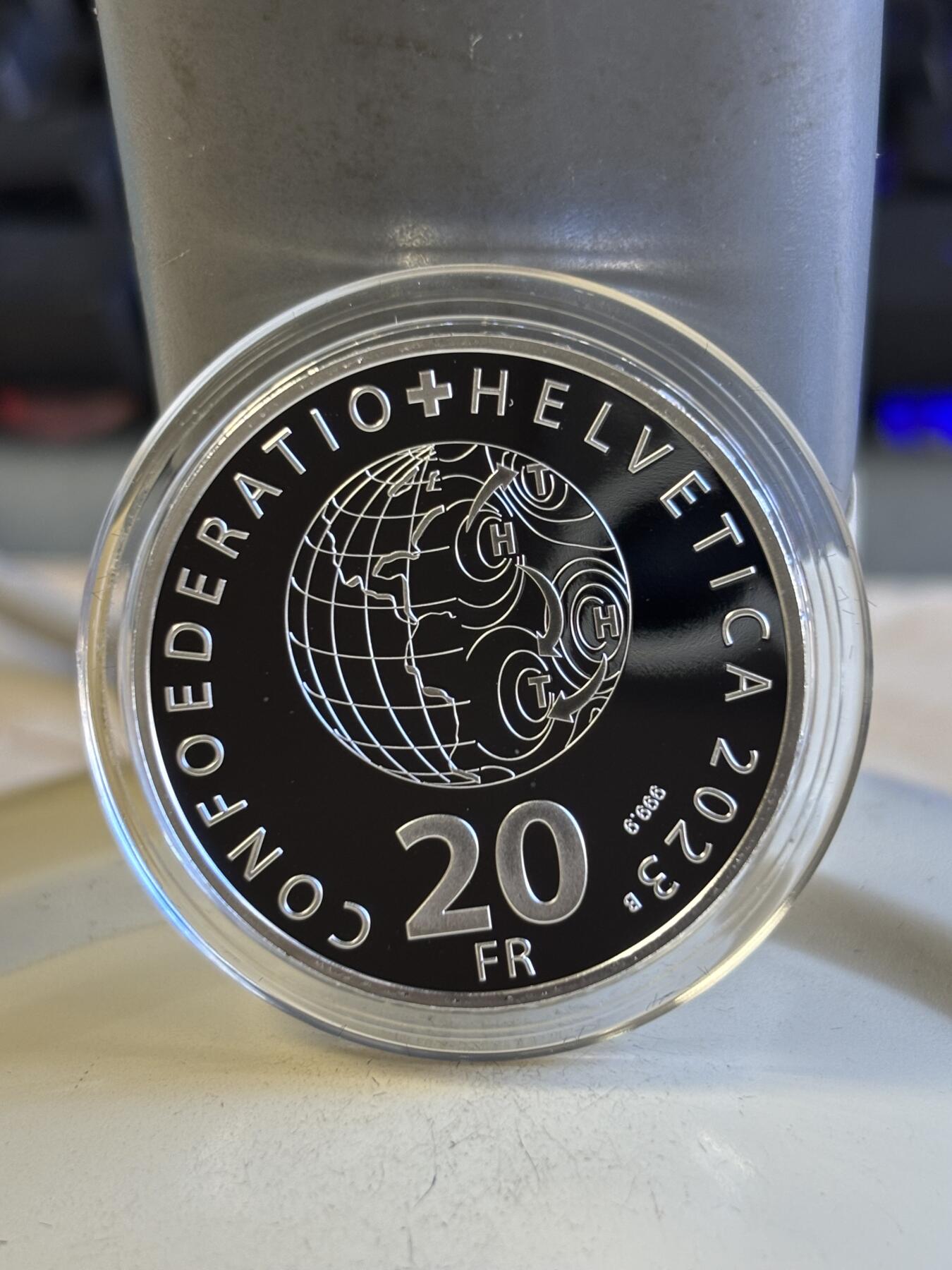 第196期拍卖 瑞士2023年清洁能源系列风能夜光精制纪念银币，999银，20克，发行10000枚