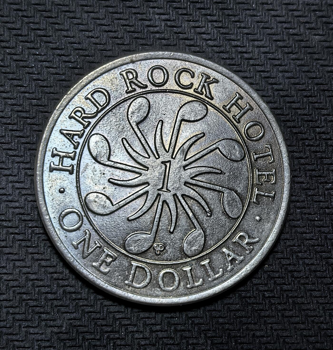 外国优质银币克朗币纪念章，每周六晚九点倒数截拍，满百包邮可寄存，持续收拍