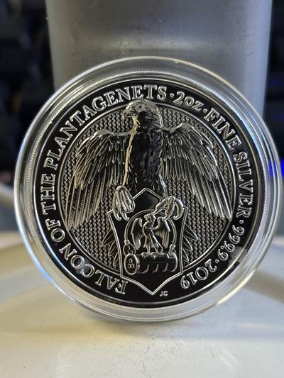 第196期拍卖 - 英国2019年女王神兽系列金雀花王朝猎鹰2盎司纪念银币，9999银，有白斑