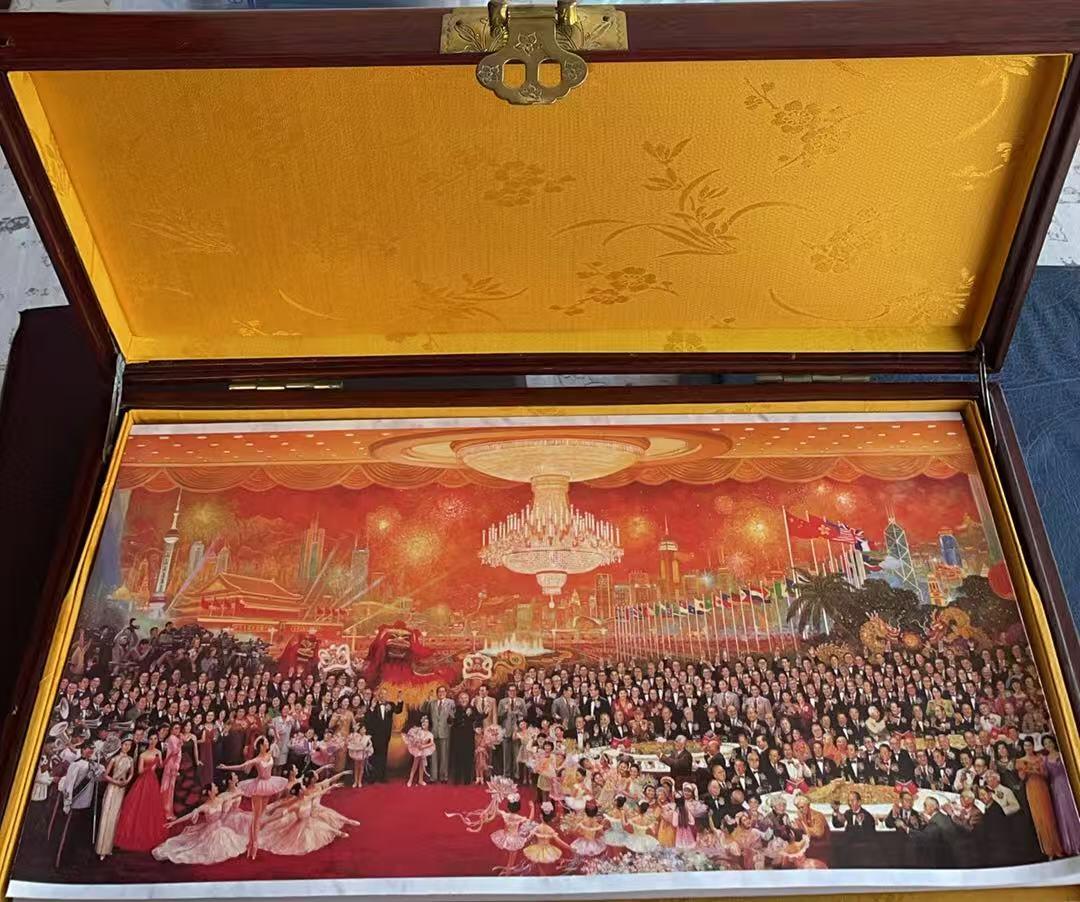 《卡拍》第346期拍卖4月4日晚22：10时延时截拍 香港欧特佳卡《良辰》六全拼图新卡，金装版珍藏木盒（配锁），带发行证书，六枚卡流水号同号。巨幅画作，香港回归和伟人专题，较少见。