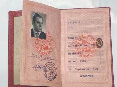 韵星假日军品类拍卖第51期  -- Rimey Holidays Militaria Auction 51 - 民主德国统一社会党党证、证章一套 证书少见 贴票记录照片齐全