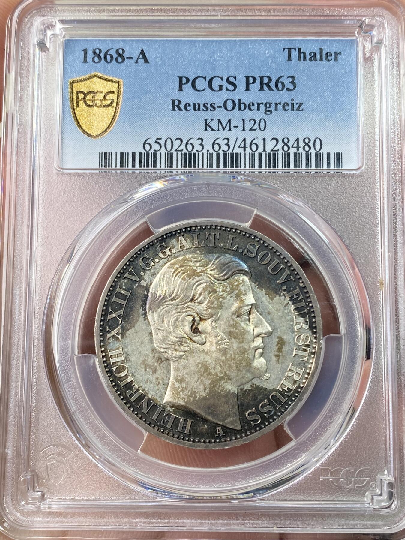 万国钱币拍卖第064期 PCGS PR63 1868年德国罗伊斯-上格莱茨精制纹章1泰勒 小邦中也是名列前茅的高难品种 仅单年发行7100枚 普制好品已是难得一见 精制更是凤毛麟角 精制镜面地板在靛蓝环五彩的加持下给人以强烈的视觉冲击 错过难再寻的顶级收藏品质