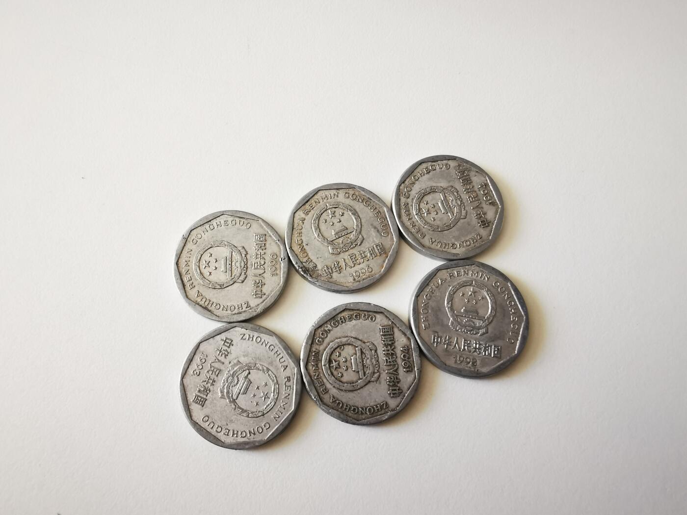 零零发外国硬币拍卖 无佣金 分币和菊花一角6枚，5分13枚，2分10枚 1分75枚。合计2.2元