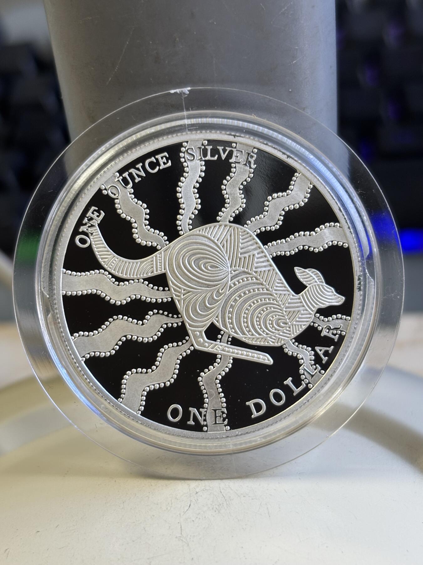 第196期拍卖 澳大利亚2002年袋鼠一盎司精制纪念银币，999银