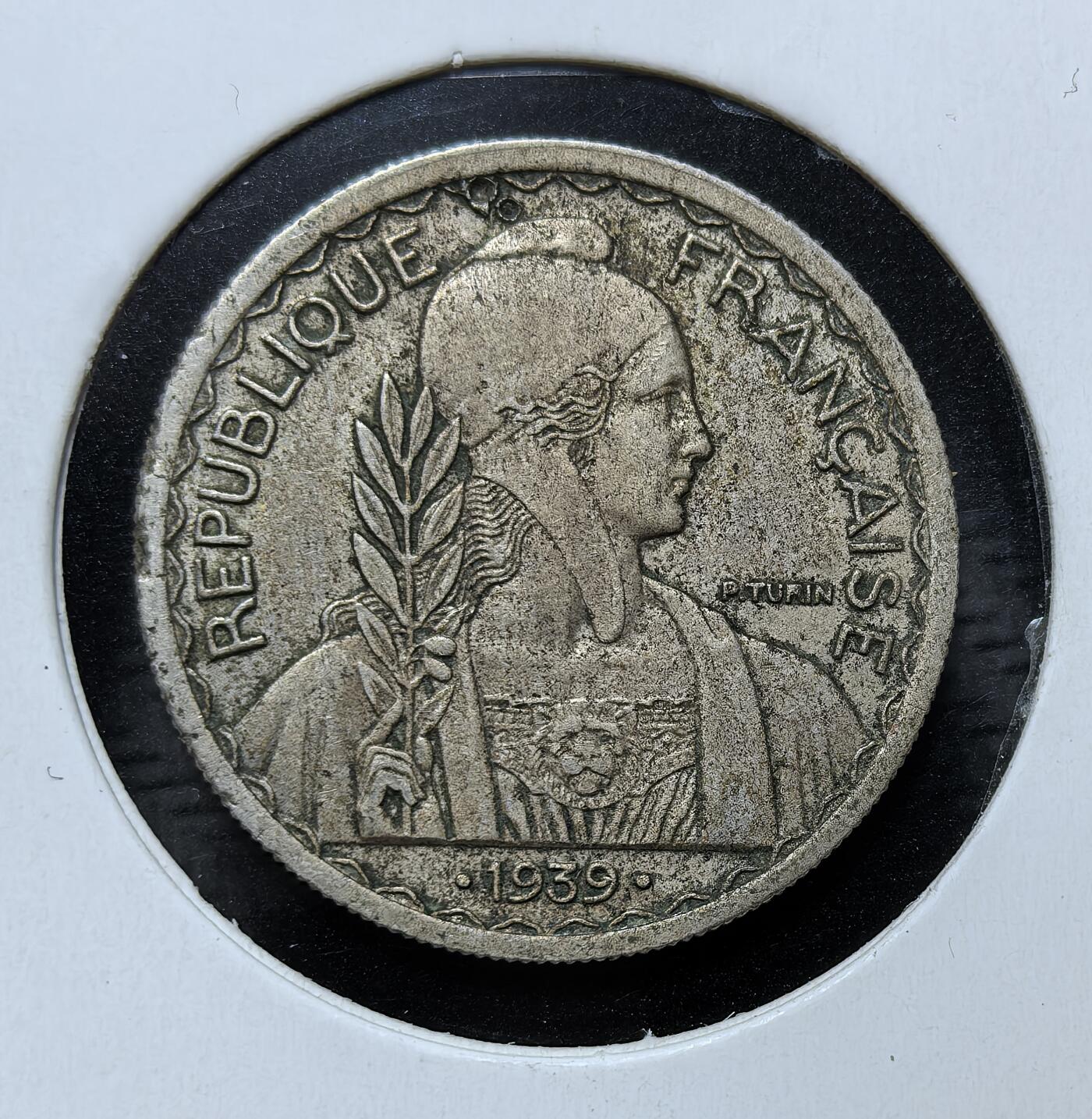 外国优质银币克朗币纪念章，每周六晚九点倒数截拍，满百包邮可寄存，持续收拍 法属印度支那1939 年20 分镍币，正面为法兰西共和国女神像，背面是稻穗图案，是法国殖民越南时期的流通货币，见证了法属殖民史与东南亚货币文化。