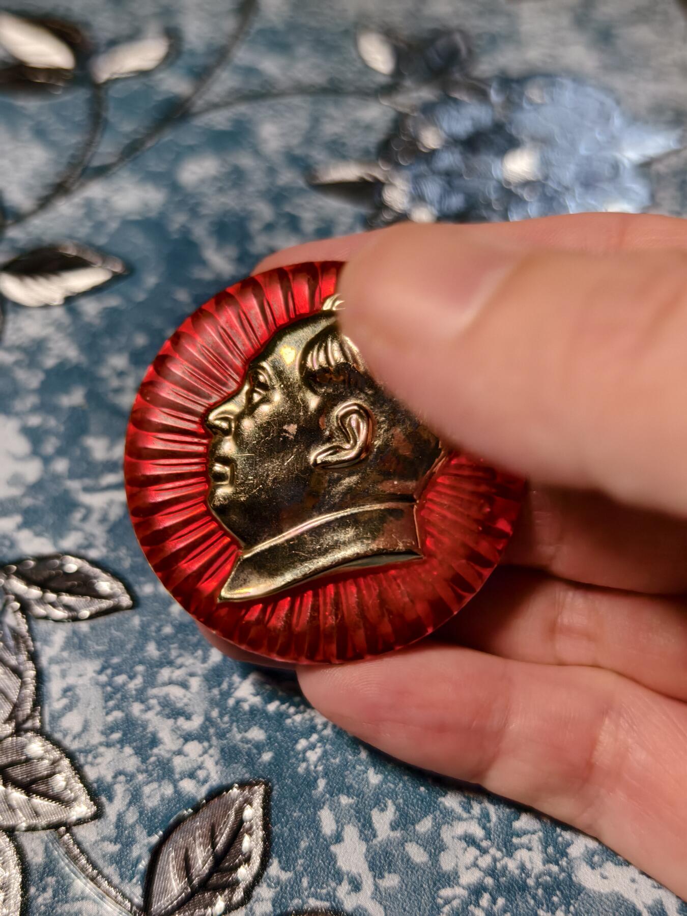 抚柳草堂-第二十二期章牌钱币  奖章勋章 满百包邮 放漏专场 1968毛主席像章 装甲兵机关无产阶级革命派 带有准确时间1968年12月26日  大尺寸47mm