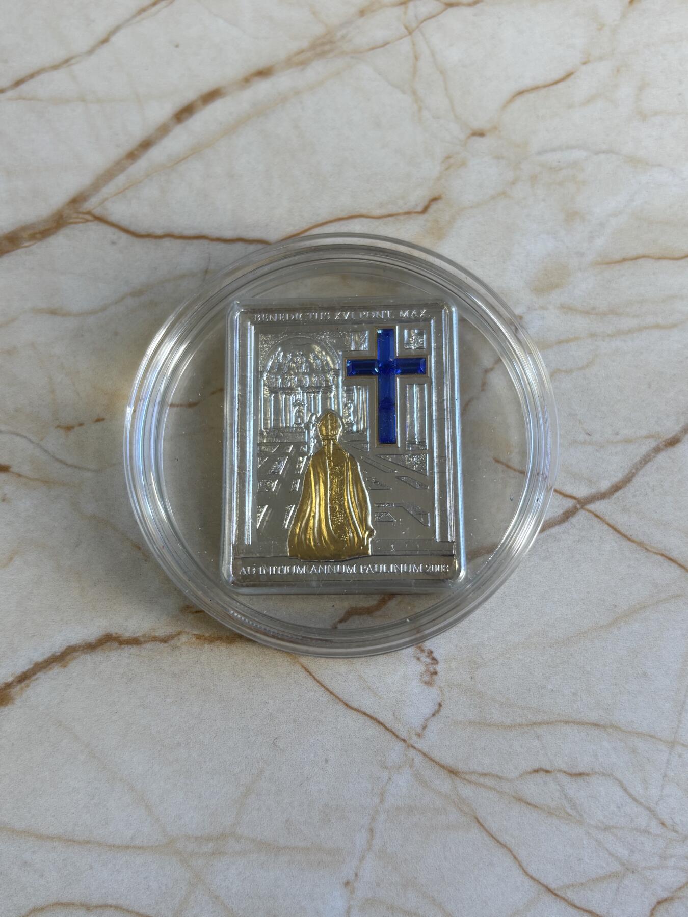 第196期拍卖 2008年库克5元镶施瓦洛世奇水晶部分镀金精制银币 教皇本笃十六系列-迈向更新之年的开端 25克925银 发行量：5000枚